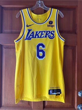 Nike Yellow Los Angeles Lakers Lebron James #6 Authentic Jersey Size Medium 44